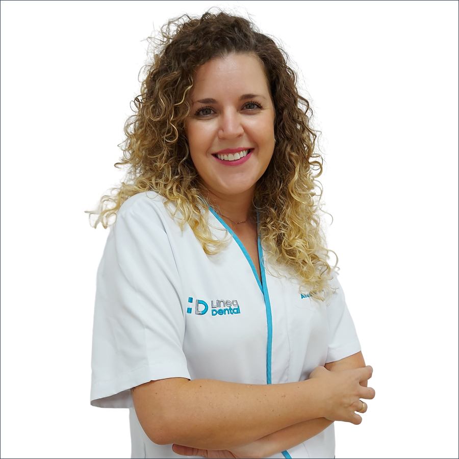 miniaturaatencion-paciente-elisabeth-mora-odontopediatria-clinica-linea-dental-ciudad-real-miguelturra